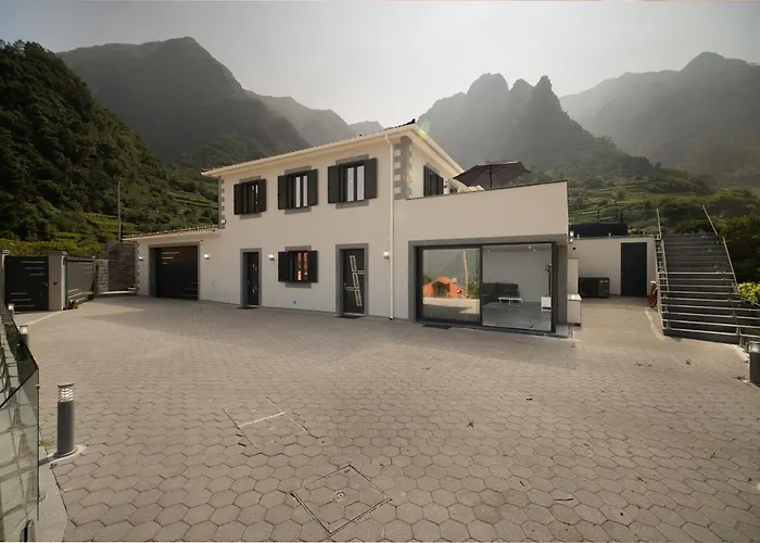 Casa Avo Da Pedra, By Op